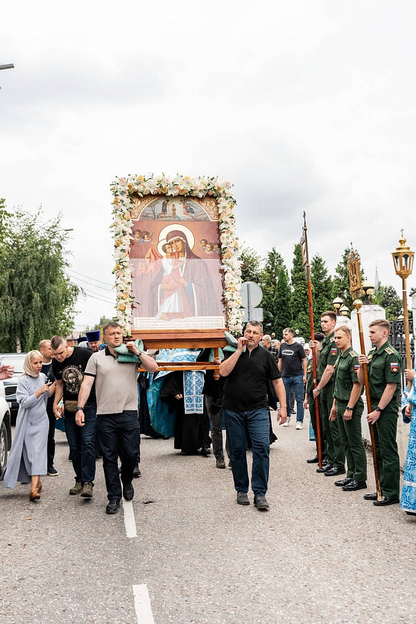 Архиерейское богослужение в соборе Николы Белого города Серпухова
